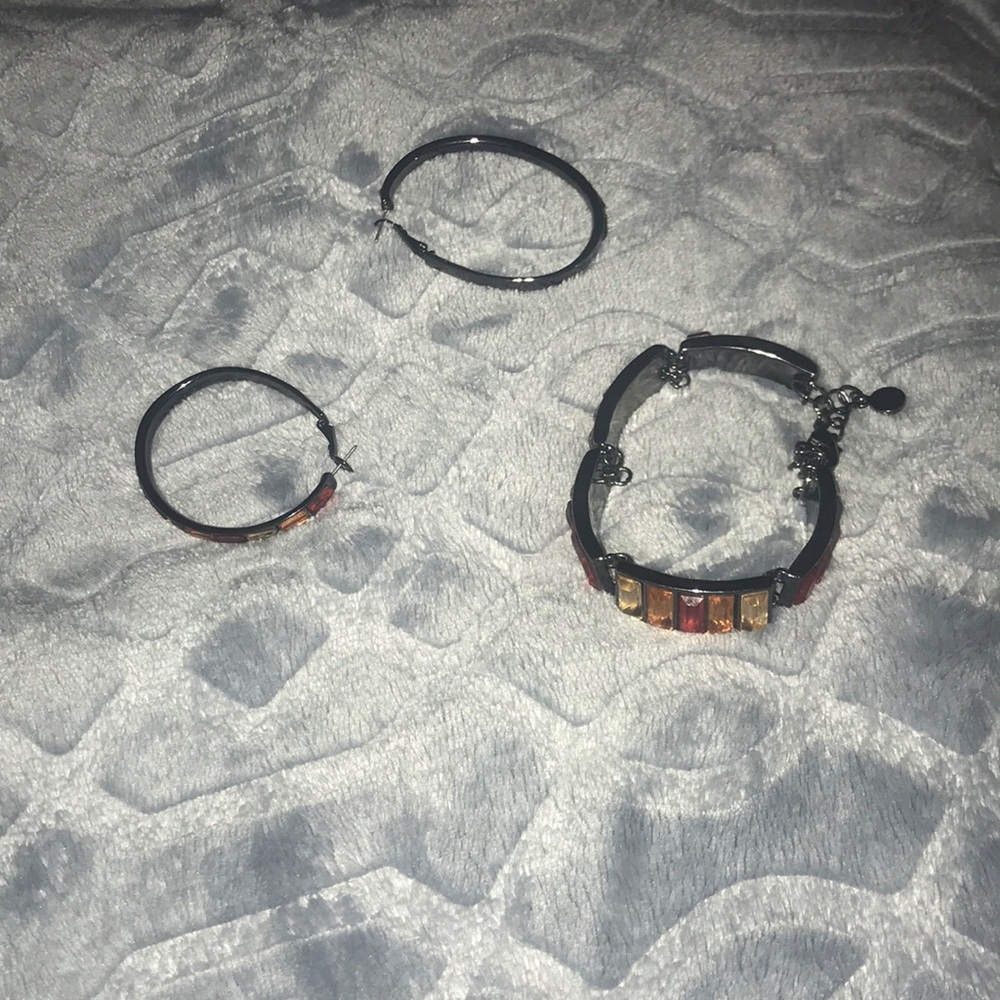Bracelet and earring set